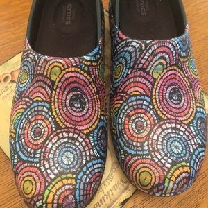 Crocs rubber nursing clogs